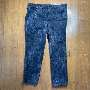 Gloria Vanderbilt Amanda black brocade pattern jean, size 16W